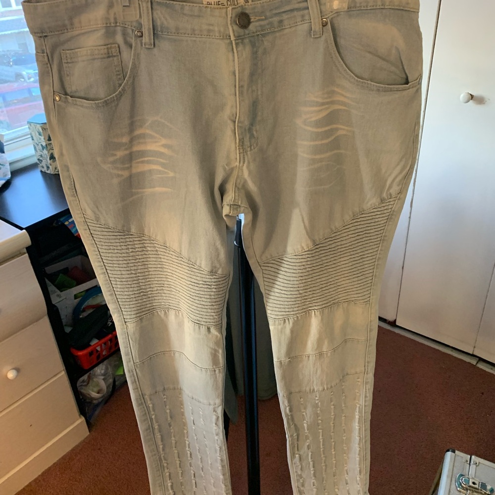 Stylish Skinny Jeans in Light Gray